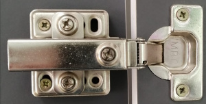 Петля мебельная 4-х шарнирная с доводчиком в полдерева 6.10 38483