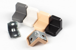 Уголок металлический 16*20 с пластиковой крышкой ХХ102245 17245