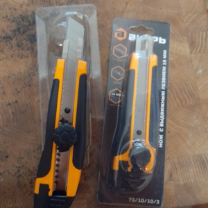 Нож с выдвижным лезвием двухкомпонентный корпус 25 мм Вихрь 7310106 56992